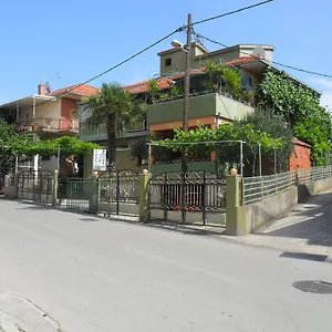 Apartmani Yucca 3* Trogir